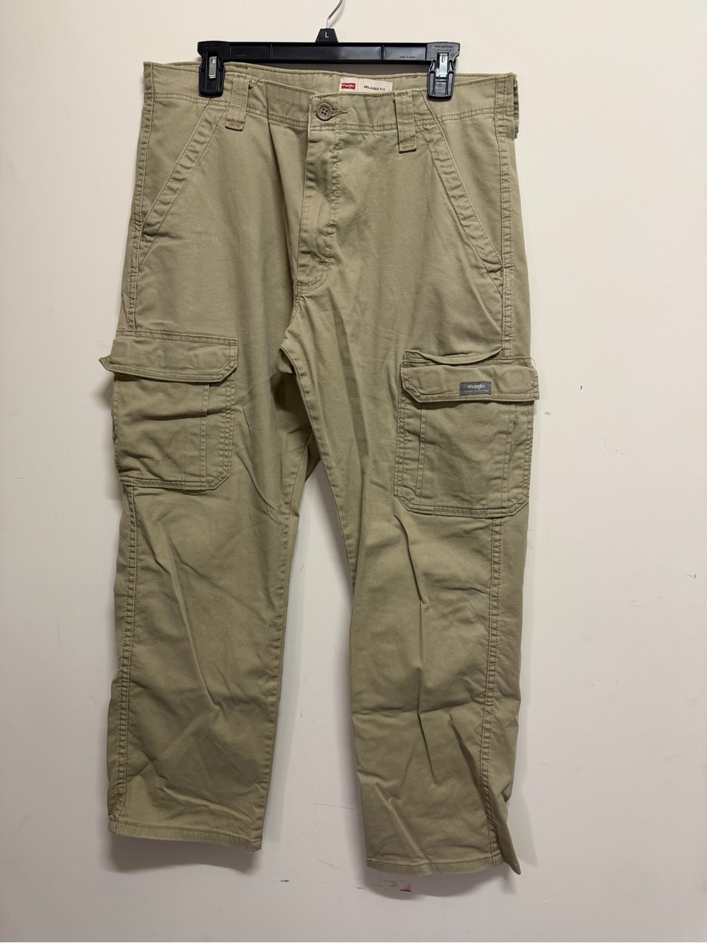 Wrangler Men’s Cargo Pants in Light Olive/Tan